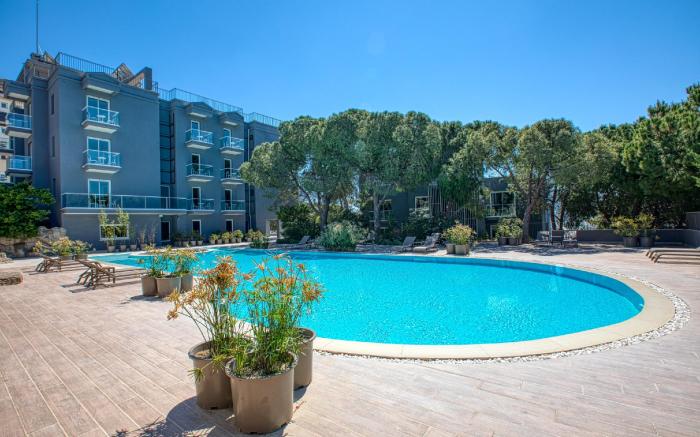 Aegean Apartments - Marina & Chios Island View