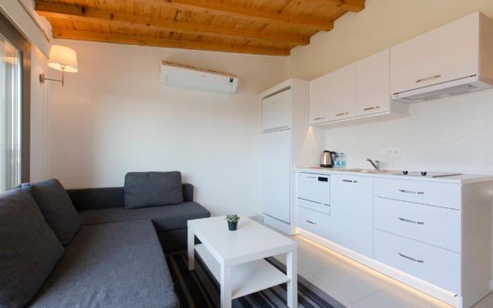 Aegean Apartments - Marina & Chios Island View