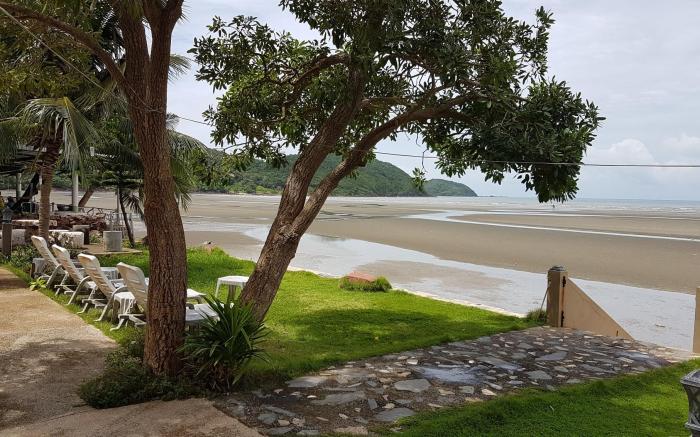 Charm De Chao Lao Resort