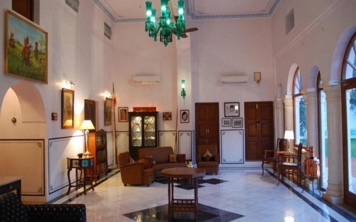 Bijay Niwas Palace