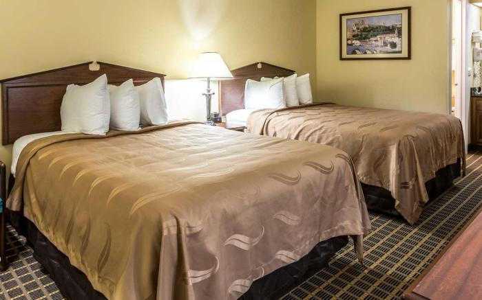 Quality Inn & Suites Greensboro near Lake Oconee
