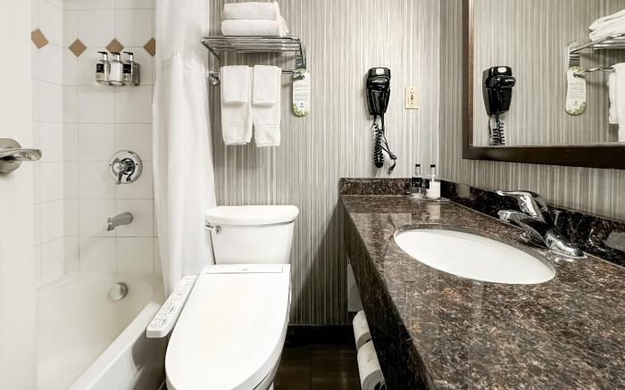 Coast Calgary Downtown Hotel & Suites by APA