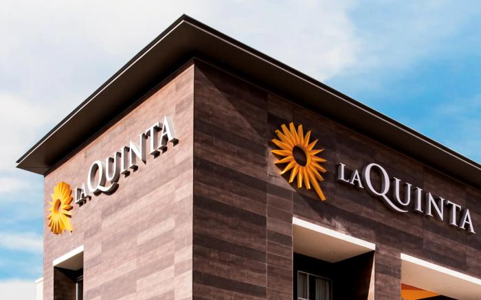 La Quinta Inn & Suites by Wyndham San Antonio Seaworld/LAFB