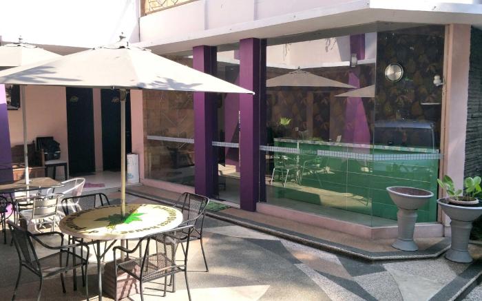 Dpavilion Guest House & Resto