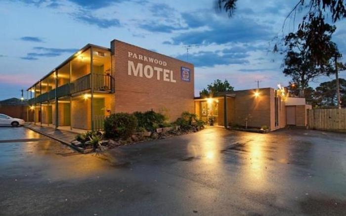 Parkwood Motel & Apartments