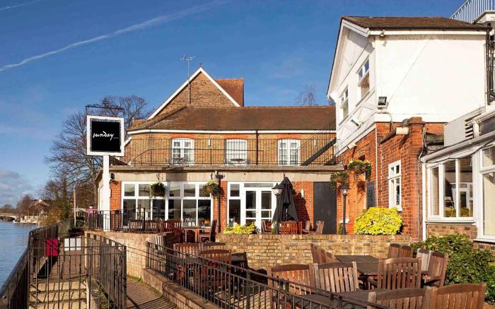 Sunday London Staines Upon Thames Heathrow T5 