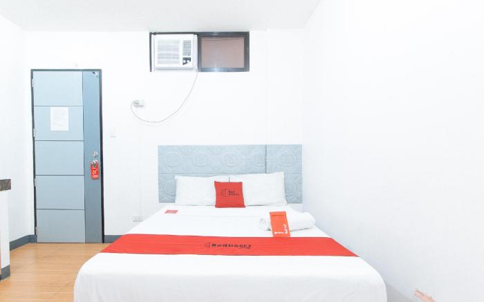 RedDoorz @ CAA Road Las Pinas 