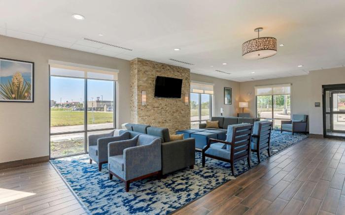 Comfort Inn & Suites Balch Springs - SE Dallas