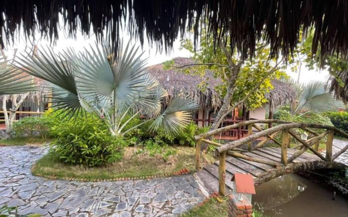 RIVERSIDE PARK ECO RESORT