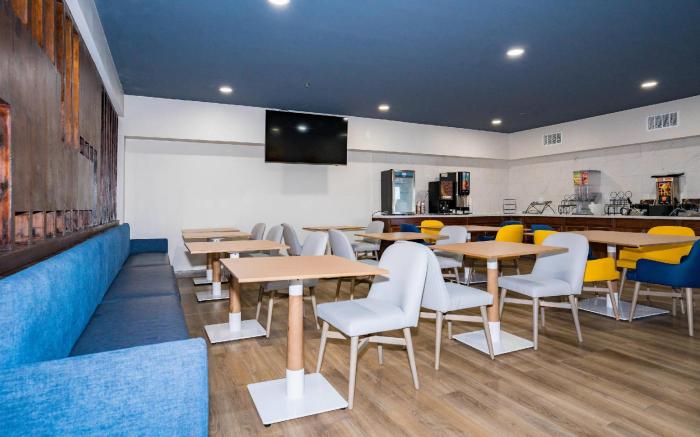 Comfort Inn & Suites River City Decatur