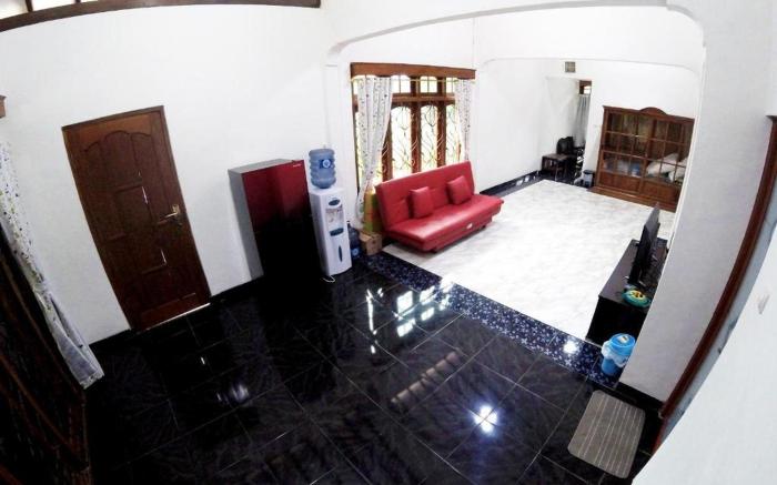 Garden Yard Homestay Jogja (family only)