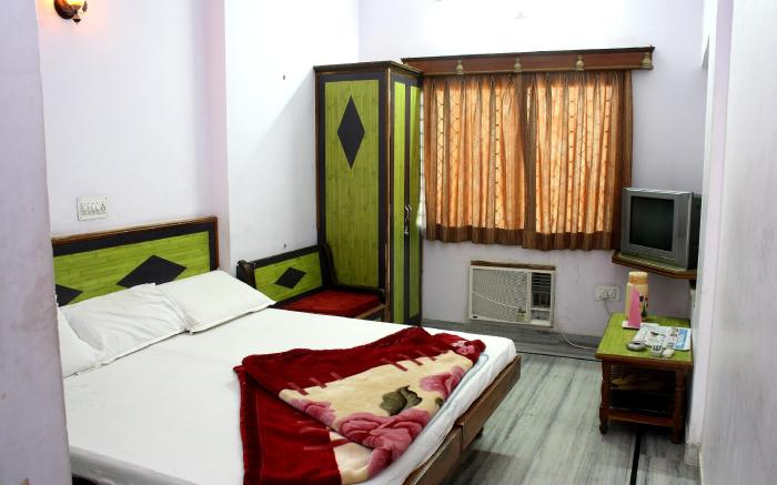 Hotel Udai Palace - Centrally Located Budget Family Stay