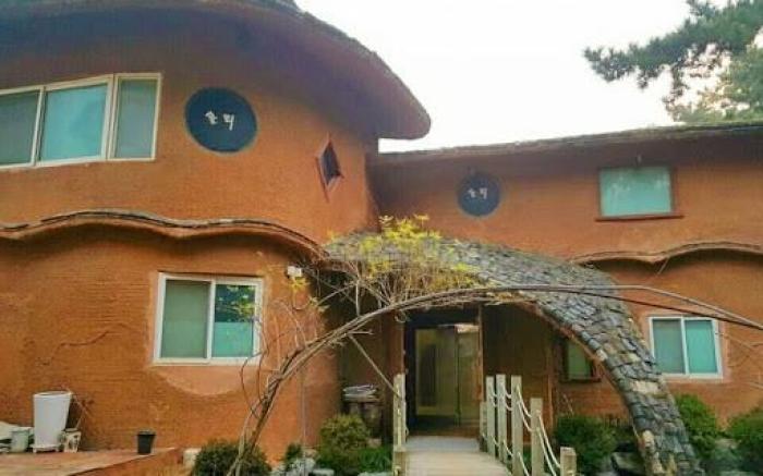 Mongsanpo Solmoimaeul Pension