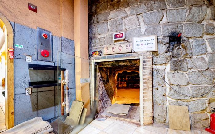 Namwon Hanjeungwonstay Pension