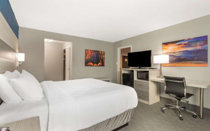 Best Western Plus Cleveland Inn & Suites