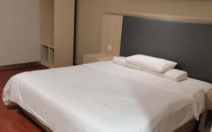Hanting Hotel Zhoukou Wuyi Square