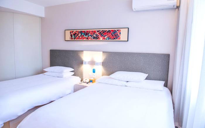 Hanting Hotel Jinan Quancheng Square Chaoshan Street
