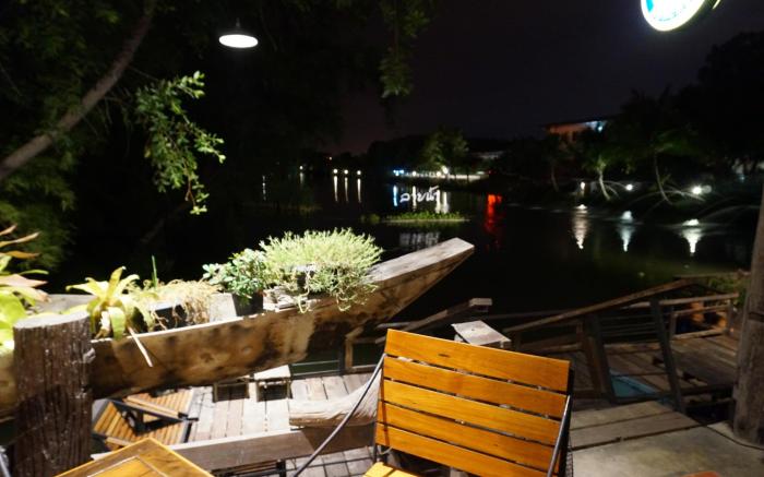 The Country Lake View Hotel
