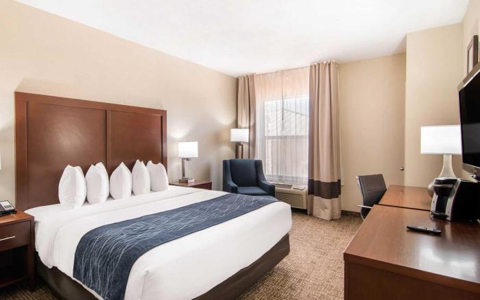 Comfort Inn & Suites Junction City - near Fort Riley