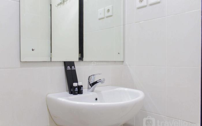 Fresh and Bright Studio Nifarro Park By Travelio
