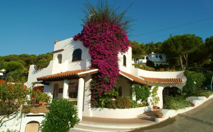 Hotel E Residence Cala Di Mola