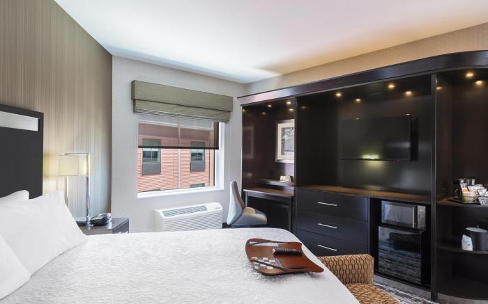 Hampton Inn and Suites Portsmouth Downtown