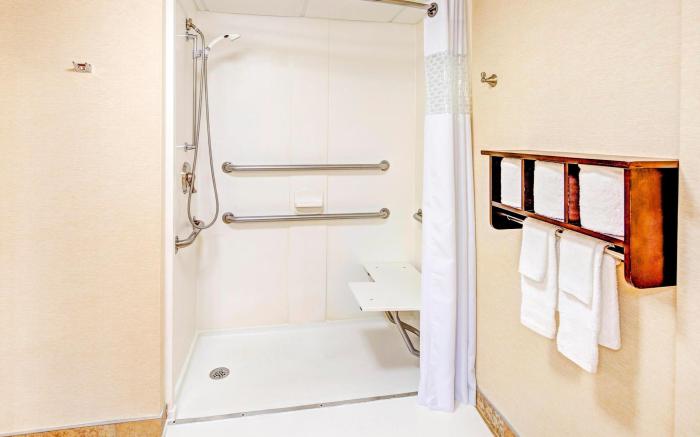 Hampton Inn & Suites Cleveland-Airport/Middleburg Heights