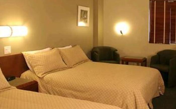 Le Dauphin Montreal-Longueuil