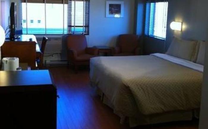 Le Dauphin Montreal-Longueuil