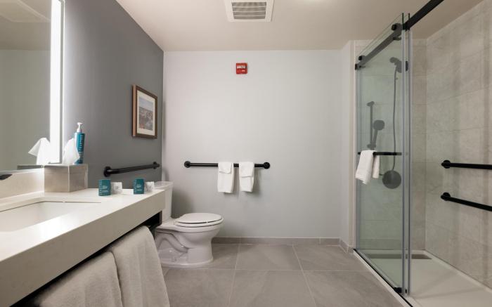 DoubleTree by Hilton Savannah Airport