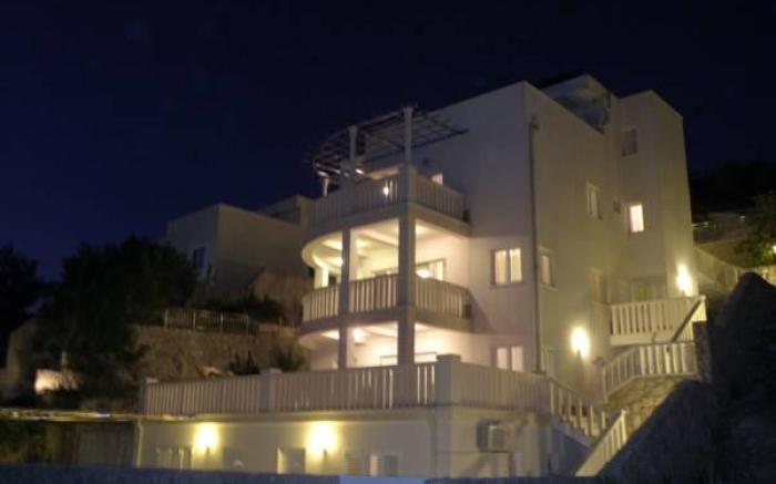 Villa Borna Apartments