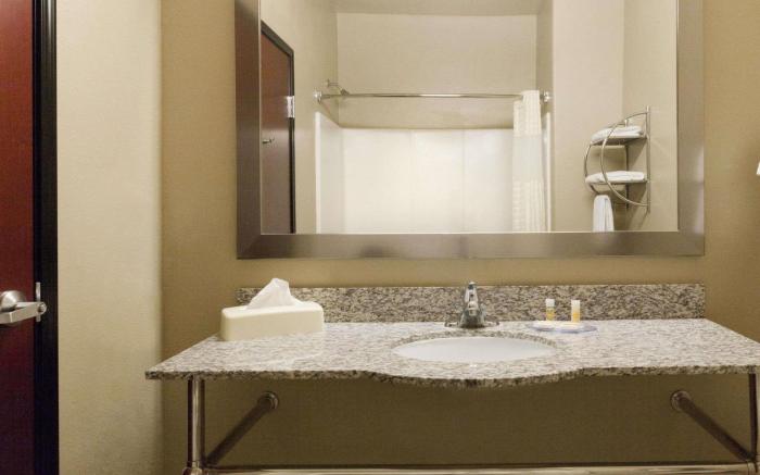 Super 8 by Wyndham Groesbeck