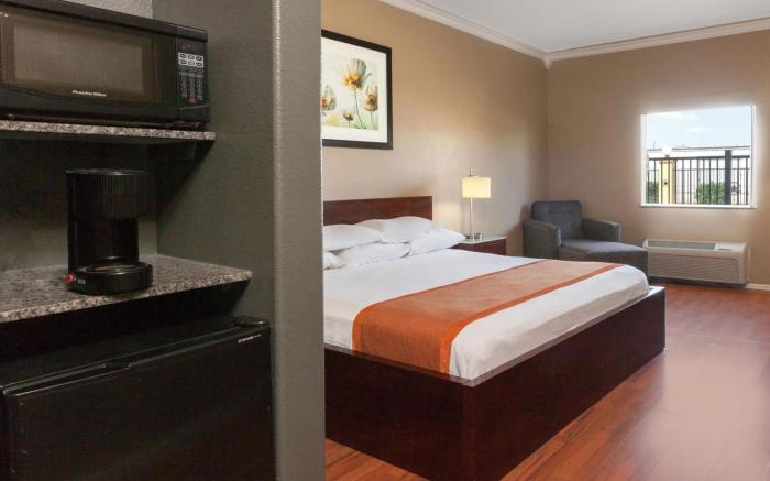 Super 8 by Wyndham Groesbeck