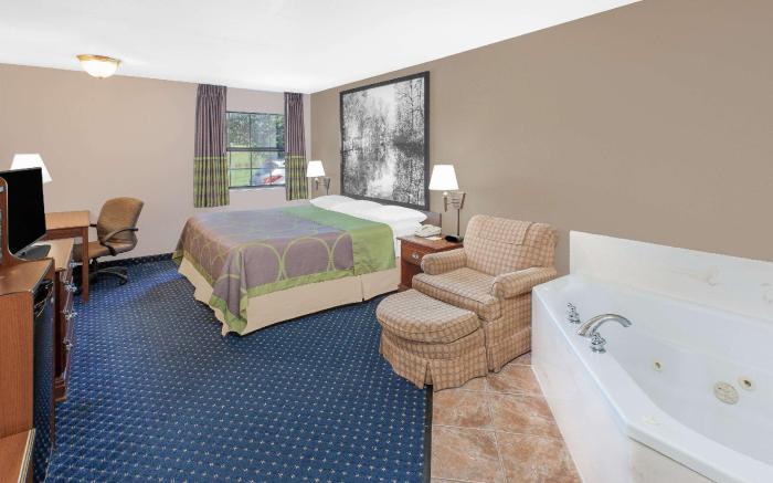 Super 8 By Wyndham Lowell/Bentonville/Rogers Area