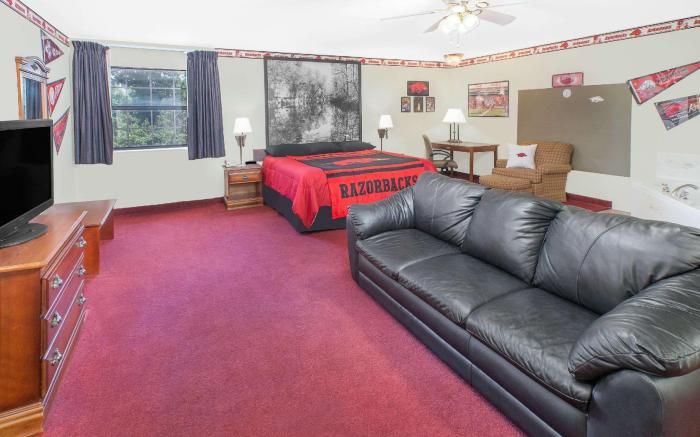 Super 8 By Wyndham Lowell/Bentonville/Rogers Area