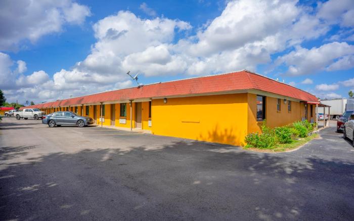 Budget Inn By OYO Edinburg Hwy 281