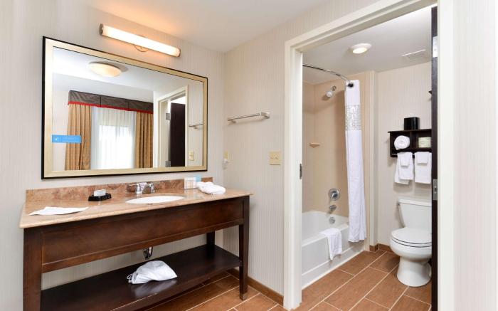 Hampton Inn & Suites California University-Pittsburgh