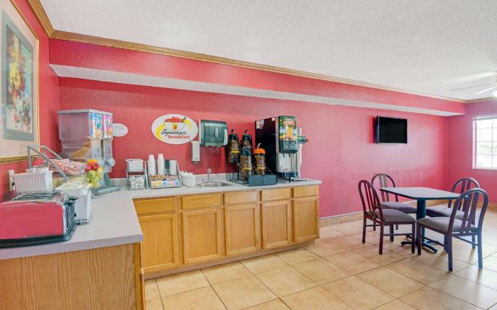 Super 8 By Wyndham Riverside/Kansas City