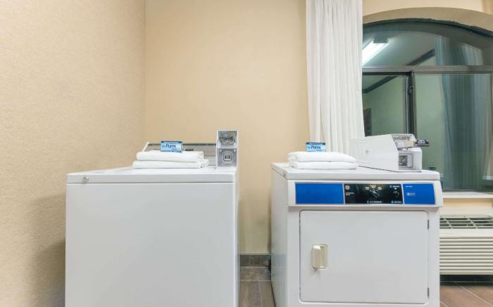 Big Country Hotel  Suites, SureStay Collection by BW