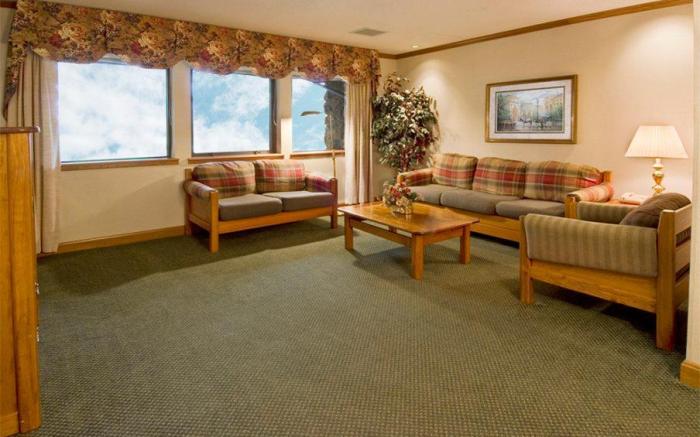 The Carlton Lodge