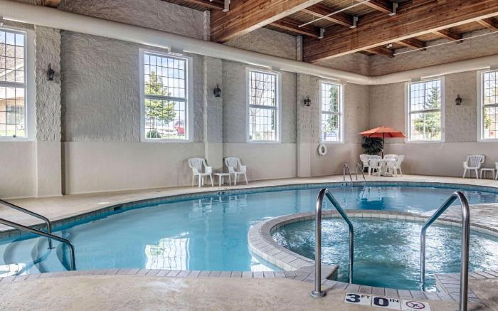 Comfort Inn & Suites Grafton-Cedarburg