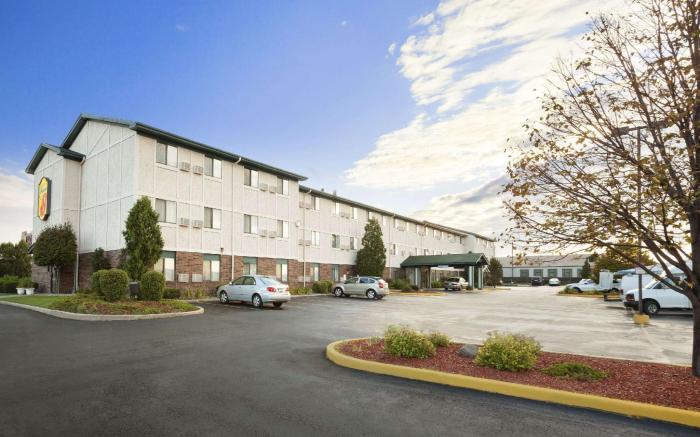 Super 8 By Wyndham Milwaukee Airport