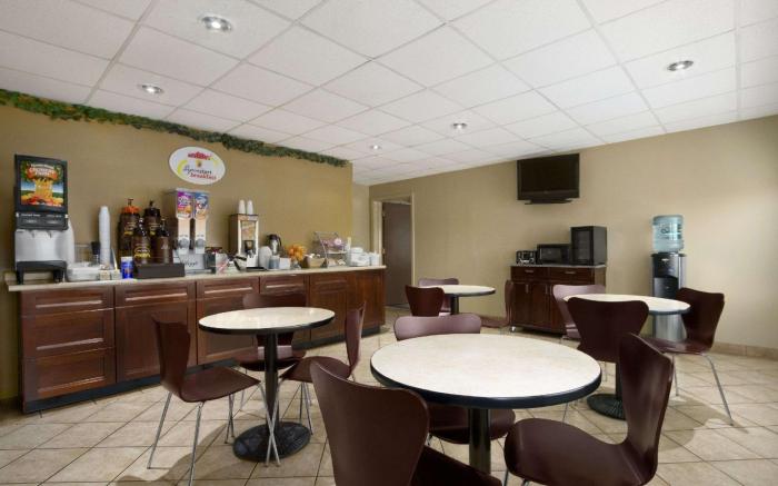Super 8 By Wyndham Tupelo Airport