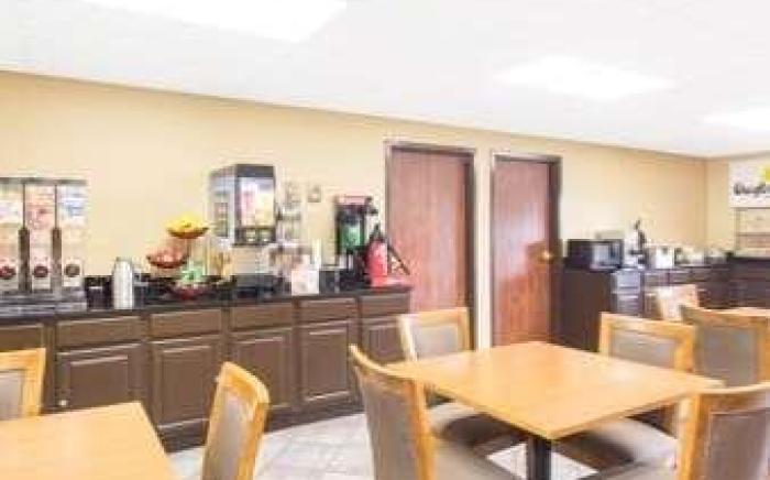 Days Inn by Wyndham Phenix City Near Fort Moore