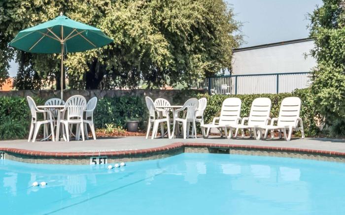 Days Inn by Wyndham South Fort Worth