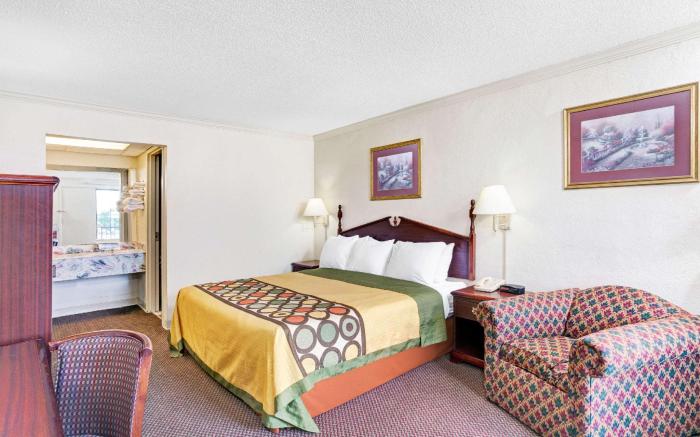 Super 8 By Wyndham Clarksville East