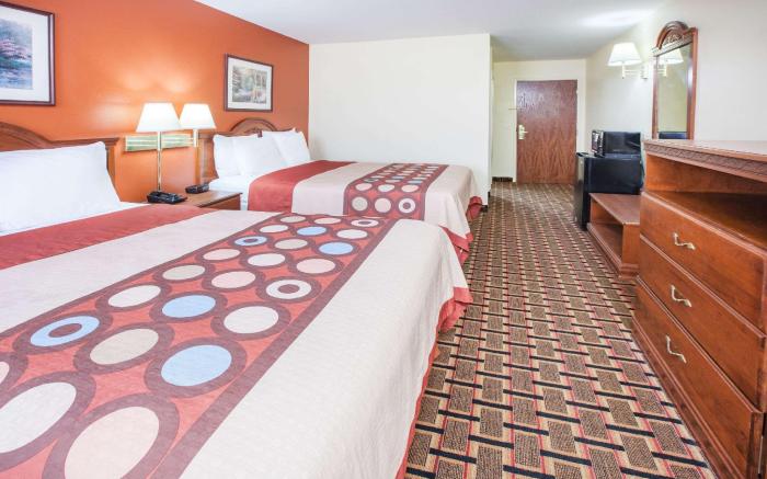 Super 8 By Wyndham White Hall