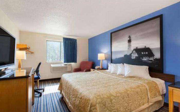 Super 8 By Wyndham Lewiston Auburn Area