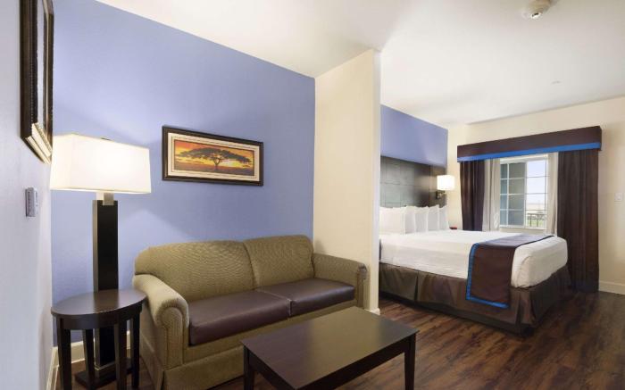 Days Inn & Suites by Wyndham Galveston West/Seawall