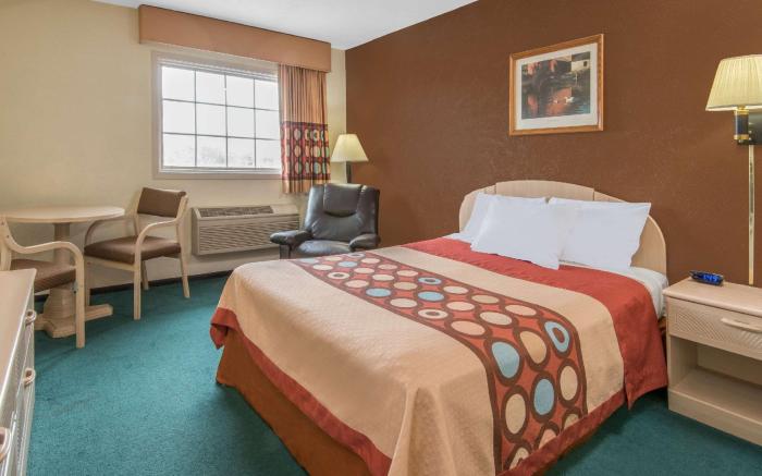 Super 8 By Wyndham Wooster